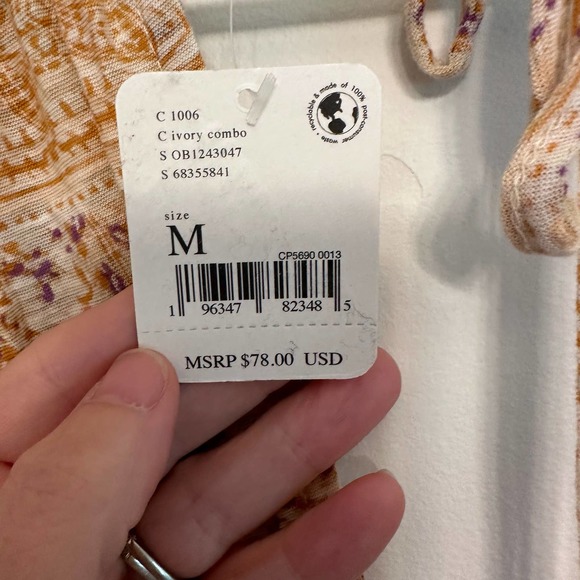 Free People smocked elastic v-neck blouse. NWT’s size medium - Picture 8 of 8